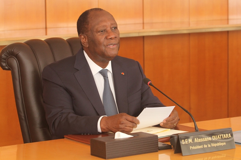 Ouattara dénonce la gestion de certaines entreprises publiques