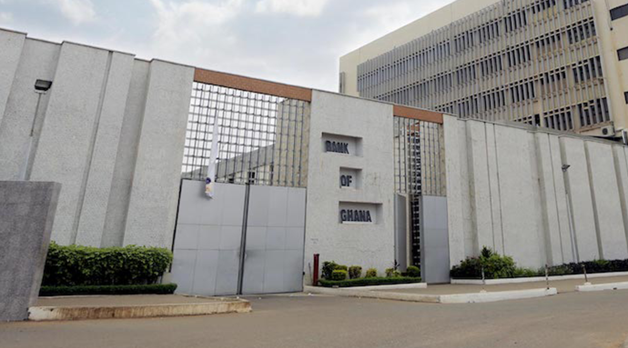 Ghana : relèvement du taux directeur à 28 %