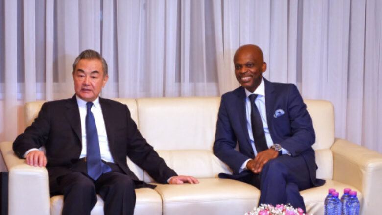 Wang Yi, renforce les liens son homologue togolais, Robert Dussey, .