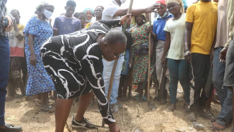 Le 17 février 2024, des milliers de jeunes Togolais ont participé à l'opération « samedi propre », une initiative visant à assainir Lomé.