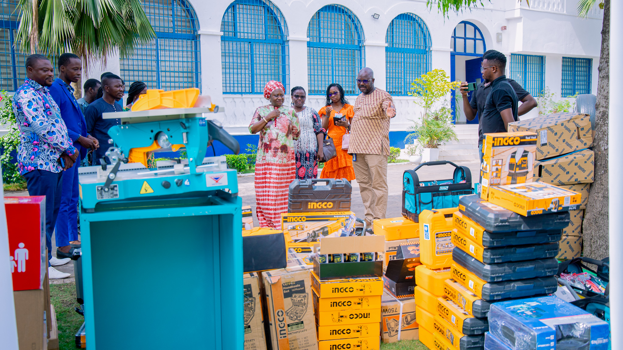 La remise de ces kits est plus qu’une simple distribution de matériel ; c’est un investissement dans l’avenir de la jeunesse togolaise
