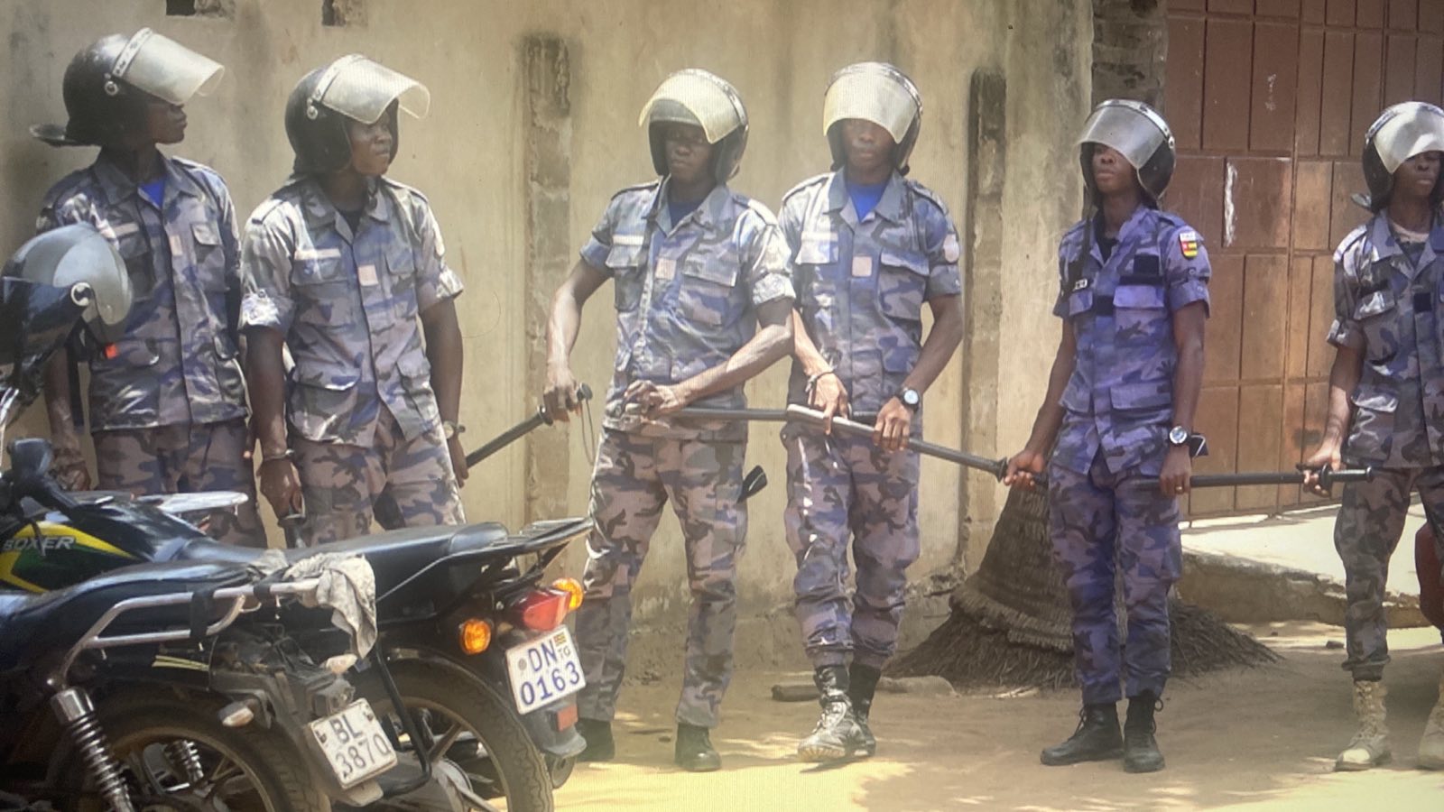 Création d'une coalition «TouchePasAMaConstitution», qui s'oppose à la récente loi visant à modifier la Constitution togolaise