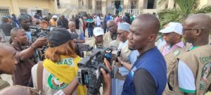 Le Professeur Ibrahim Gambari, illustre chef de la MOE de la CEDEAO, a entamé une tournée méticuleuse à travers Dakar