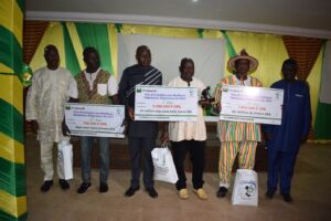 Le ministère de l'environnement et des ressources forestières a organisé une cérémonie de remise de prix aux meilleurs reboiseurs de la région des savanes