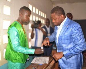 Le président de la République a pris part au vote dans la préfecture de la Kozah, à Pya, son village natal,