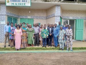 Session municipale d'Avé 2, mettant en lumière l'ouverture des travaux sur le compte administratif 2023 sous la présidence du Maire AYAWLI