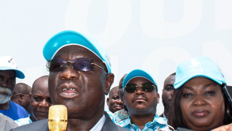 Unité et engagement des militants du parti Unir, soulignant les valeurs de paix et de sécurité avant les élections législatives et régionales.