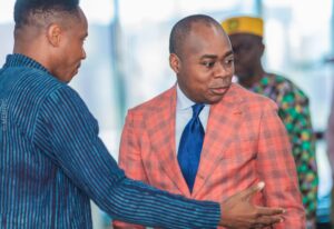 Kokou Edem TENGUÉ , le Ministre de l'Économie maritime a accueilli David Moinina Sengeh, le Ministre en chef de Sierra Leone,