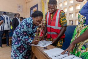 Mme Victoire Tomegah-Dogbé, en lice pour les législatives sous la bannière du parti UNIR, a exercé son droit de vote à Badougbé