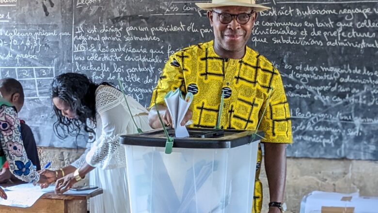 Isaac Tchiakpe, le porte-étendard de l’Union des Forces du Changement (UFC) pour la zone d’Agoè-Nyivé, à voté Zanguéra