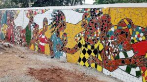  L’inauguration de fresques murales au lycée de Tokoin à Lomé, symbolisant l’unité culturelle et marquant une avancée significative 