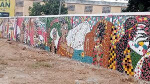  L’inauguration de fresques murales au lycée de Tokoin à Lomé, symbolisant l’unité culturelle et marquant une avancée significative 