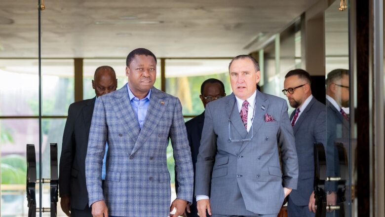 La délégation, dirigée par son illustre Président-fondateur, le Dr Rodney Howard-Browne, a exposé au chef de l’État les diverses initiatives