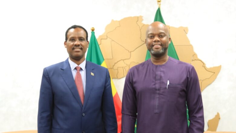 L’ambassadeur d’Éthiopie au Ghana, Son Excellence Teferi Fikre Gossaye, a effectué une visite de courtoisie à Son Excellence Wamkele Mene,