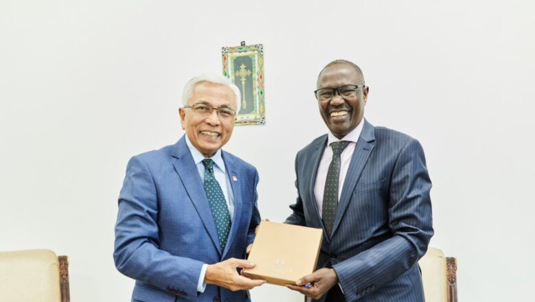 Visite du Haut-Commissaire de Singapour au Ghana au Secrétariat de la ZLECAf et les perspectives économiques prometteuses qui en découlent.