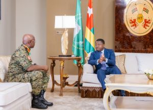 Le Togo célèbre la carrière du Général Tassounti et accueille le Général Dimini comme nouveau chef d’État-major des FAT