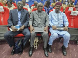  Le DG de l'ANVT, Dr. Omar AGBANGBA, partage l'expérience du Togo en matière de volontariat lors du Forum National des Acteurs du Volontariat