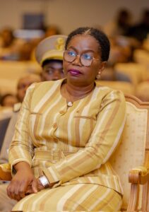 Le Président leur a donné pour mission de continuer à gérer les affaires courantes du pays jusqu'à la formation d'un nouveau gouvernement.