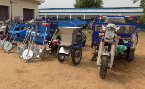 Le gouvernement togolais, avec ses partenaires, distribue des intrants agricoles et des équipements à plus de 7 000 petits producteurs