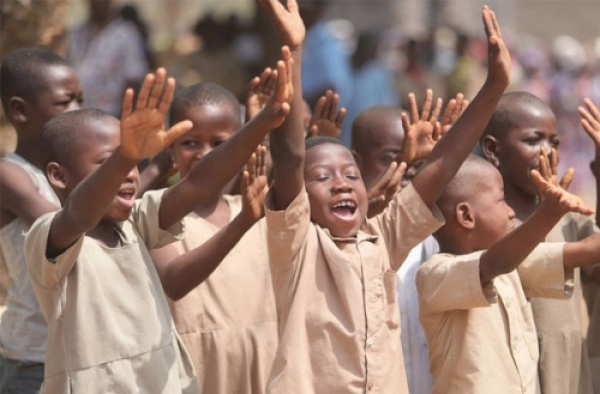 L'engagement remarquable du Togo en faveur de l'éducation est évident dans ses augmentations budgétaires massives, ses taux de scolarisation