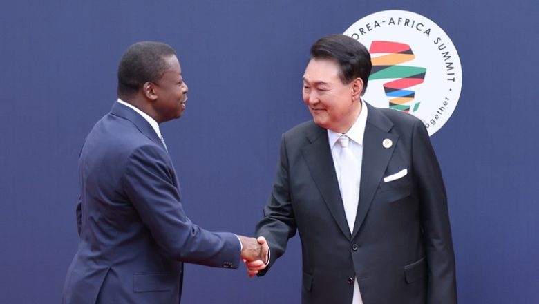 Le Président togolais Faure a partagé sa conviction quant au développement du continent, soulignant deux conditions majeures