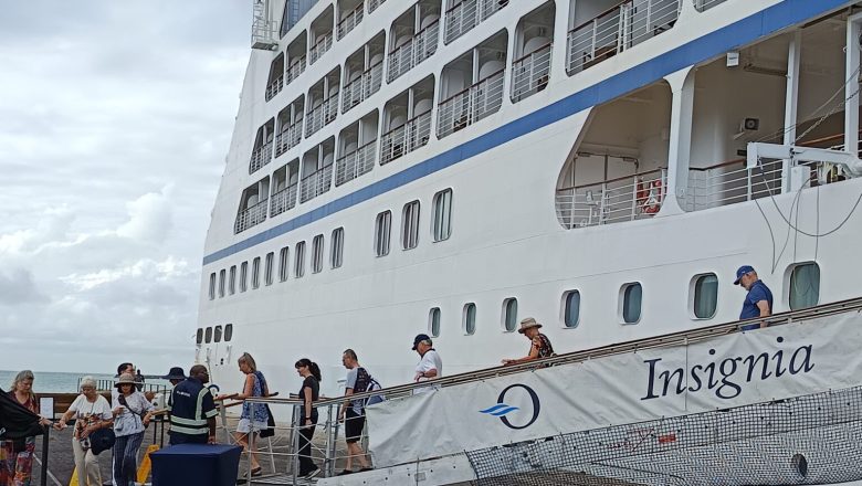 Le navire de croisière de luxe INSIGNIA fait escale à Lomé et met le cap sur les trésors culturels du Togo.
