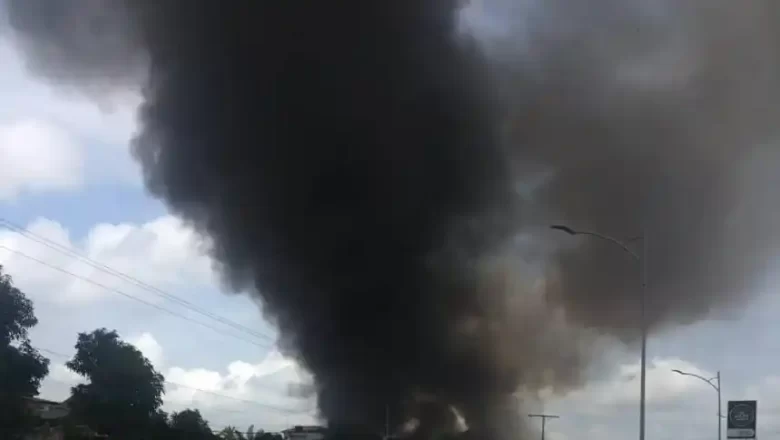 un incendie d'ampleur considérable a éclaté à la gare-service Sanol de Sagbado, plongeant le quartier dans un chaos indescriptible