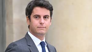 Ce vendredi à 12h00, date butoir pour le dépôt des candidatures, Attal s'est retrouvé seul en lice pour présider le groupe Renaissance 