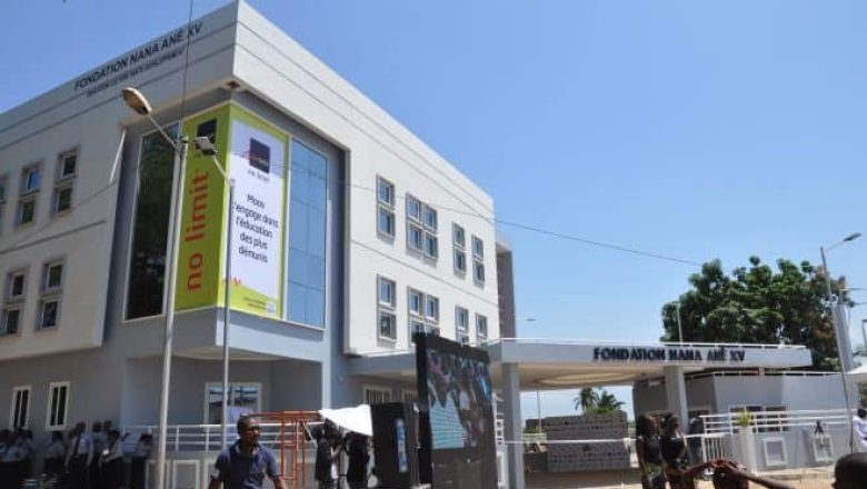 La Fondation Nana Anè XV récompense les meilleurs élèves de la préfecture des Lacs et encourage l'excellence scolaire au Togo.