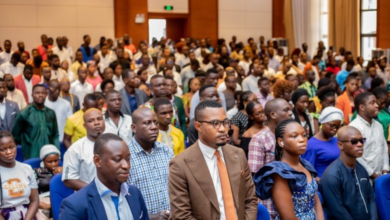 Le ministère appelle la jeunesse à s'engager pour un avenir durable en utilisant les technologies numériques.