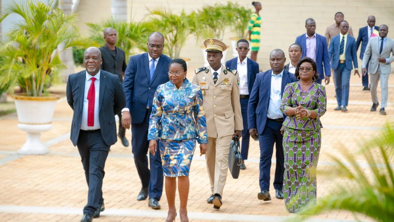 Le nouveau gouvernement togolais, dirigé par Victoire Tomégah-Dogbé, dévoile ses ambitions pour le pays : sécurité renforcée, des services sociaux et accélération du développement.