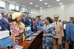  Le nouveau gouvernement togolais, dirigé par Victoire Tomégah-Dogbé, dévoile ses ambitions pour le pays : sécurité renforcée, des services sociaux et accélération du développement.