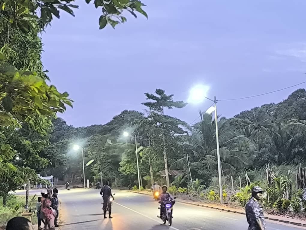 La Commune des Lacs 1 se modernise : inauguration d'une nouvelle rue à Adjido et illumination de Zongo pour améliorer la mobilité