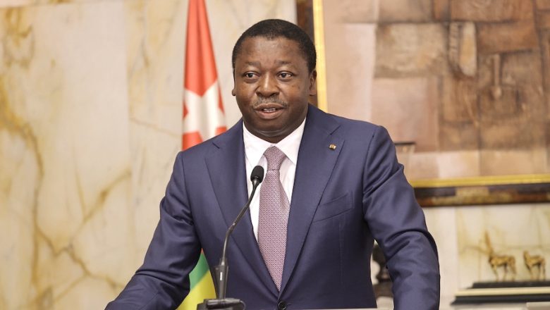 Le gouvernement a été réorganisé avec une nouvelle structure comprenant 35 ministères, parmi lesquels 10 sont dirigés par des femmes