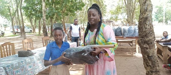 Le MEPS de Tchamba 1 récompense les jeunes filles les plus brillantes, soulignant ainsi l'importance de l'excellence académique au féminin.
