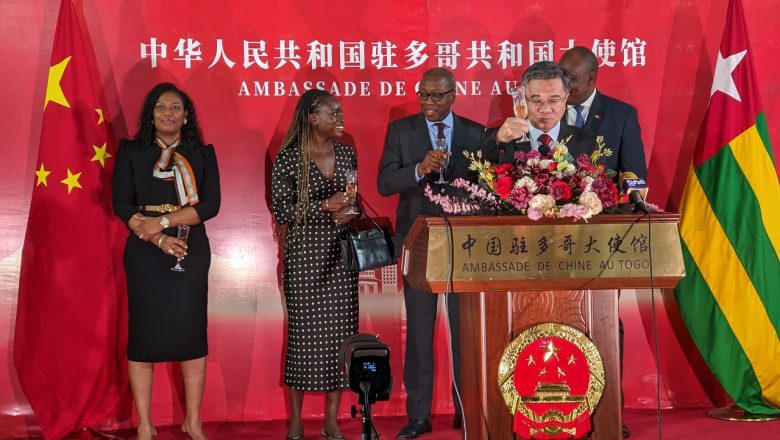 La Chine célèbre son 75ème anniversaire au Togo et renforce ses liens économiques et politiques avec le pays, marquant une nouvelle étape dans leur partenariat stratégique.