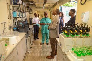 Le ministre NATCHABA effectue une visite de travail à l'Université de Lomé pour renforcer la collaboration et relever les défis de l'enseignement supérieur.