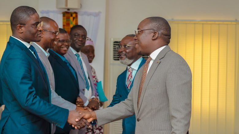 Le ministre NATCHABA effectue une visite de travail à l'Université de Lomé pour renforcer la collaboration et relever les défis de l'enseignement supérieur.