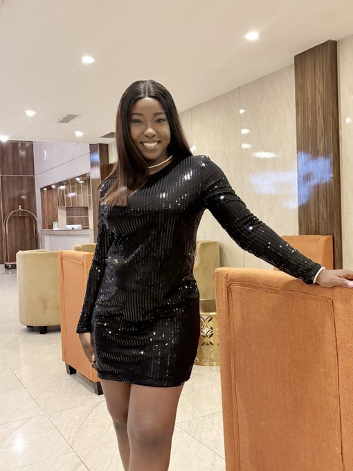 Ralycia enflamme la scène musicale togolaise en dénonçant la perte de valeur des récompenses musicales et suscite un débat houleux