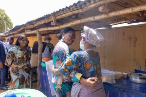  La Première Ministre du Togo, Victoire Dogbe, a visité le Lycée de Tokoin 2 et le CEG Agoè-Nyivé-Ouest, encourageant élèves et enseignants 