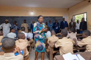  La Première Ministre du Togo, Victoire Dogbe, a visité le Lycée de Tokoin 2 et le CEG Agoè-Nyivé-Ouest, encourageant élèves et enseignants