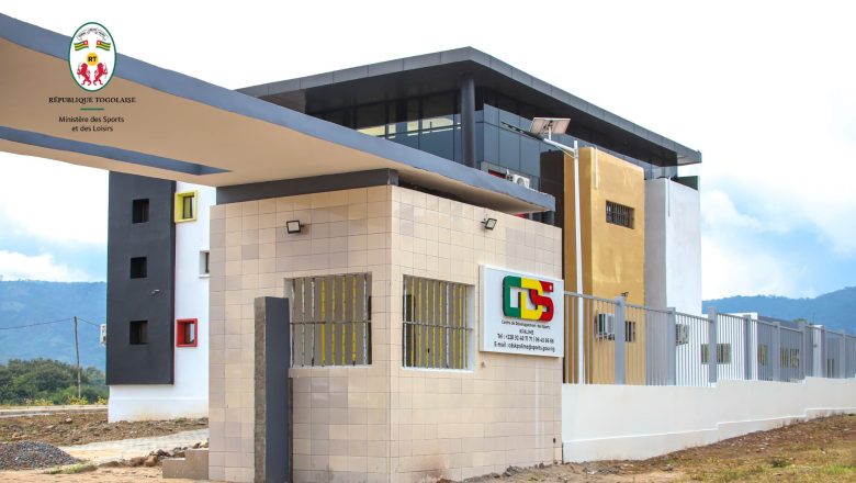 Le Ministre des Sports et des Loisirs du Togo souligne l'avancement des travaux du Centre de Développement des Sports de Kpalimé