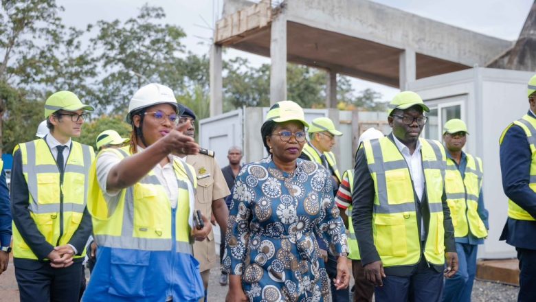 La Première Ministre Victoire Dogbe et la ministre de la santé ont récemment inspecté les travaux en cours du CHU Kara et du Campus de Lomé,
