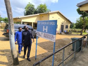 Le ministre de la Santé visite les centres de santé au Togo et salue l'appui de l'ONG Santé Intégrée dans l'amélioration de l'accès aux soins.