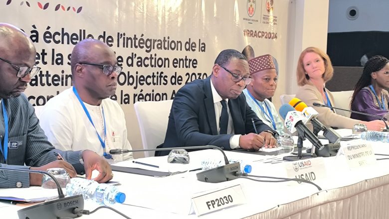 Plus de 150 experts réunis à Lomé pour améliorer la santé maternelle et infantile en Afrique en incluant la PFPP aux programmes de santé.