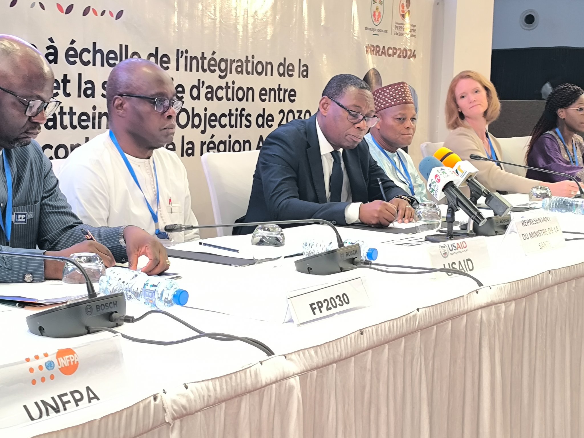 Plus de 150 experts réunis à Lomé pour améliorer la santé maternelle et infantile en Afrique en incluant la PFPP aux programmes de santé.