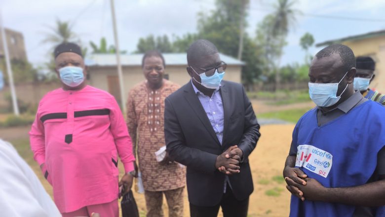 Le ministre de la santé, Prof Tchin DARRE, a effectué une visite dans les districts maritimes pour renforcer la lutte contre l'épidémie de choléra,