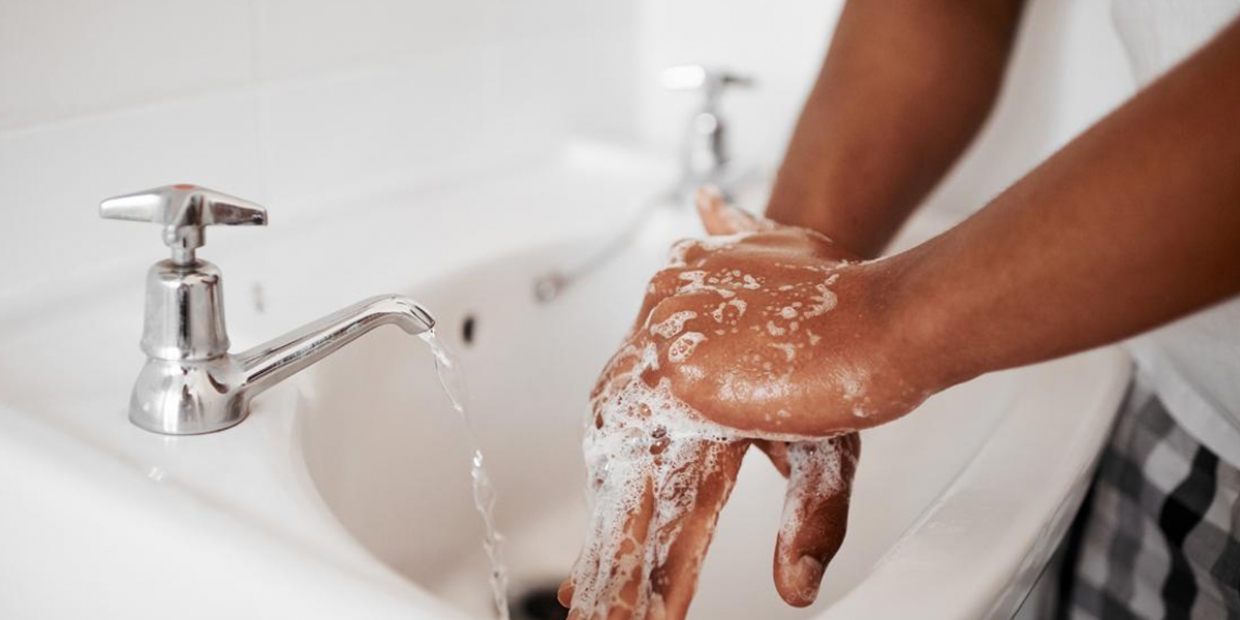 L'AAEA alerte sur l'importance cruciale du lavage des mains en Afrique pour prévenir les maladies et sauver des vies.