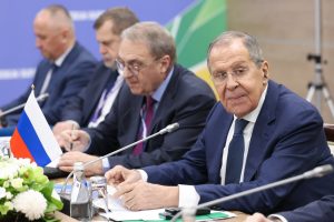 Sergueï Lavrov, et son homologue togolais, Robert Dussey, se rencontrent en marge de la première conférence ministérielle