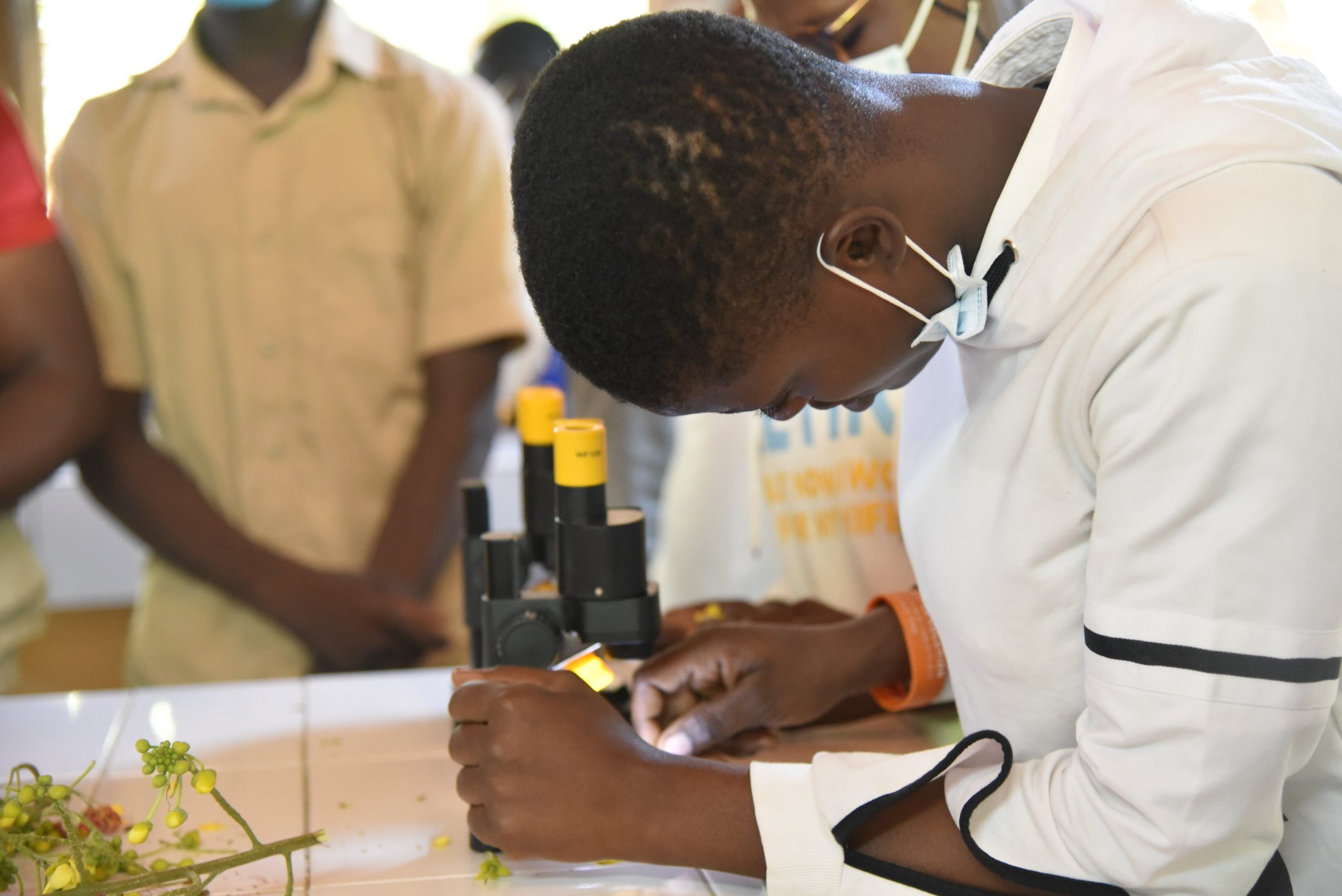 Révolution scientifique au Togo : un lycée à Dapaong se modernise et offre aux élèves un accès aux équipements de pointe.
